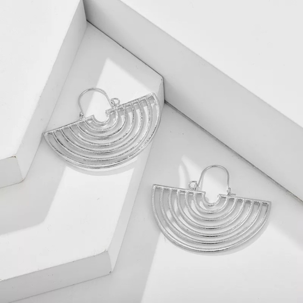 ⚜️[𝟯/$𝟯𝟴]⚜️Big Silver Half Circle Earrings NEW - Picture 4 of 6